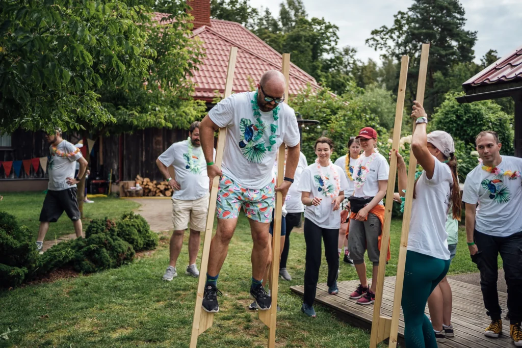 Saliedēšanās-Team-building-Komandas-saliedešanās-pasākumus-Sporta-spēļu-organizēšana-uzņēmumam-pasākumu-aģentūra-sporta-spēļu-rīkošana-pasakumu-agentura