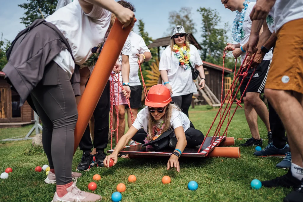 Team-building-Komandas-saliedešanās-pasākumus-Sporta-spēļu-organizēšana-uzņēmumam-pasākumu-aģentūra-sporta-spēļu-rīkošana-uzņēmumiem