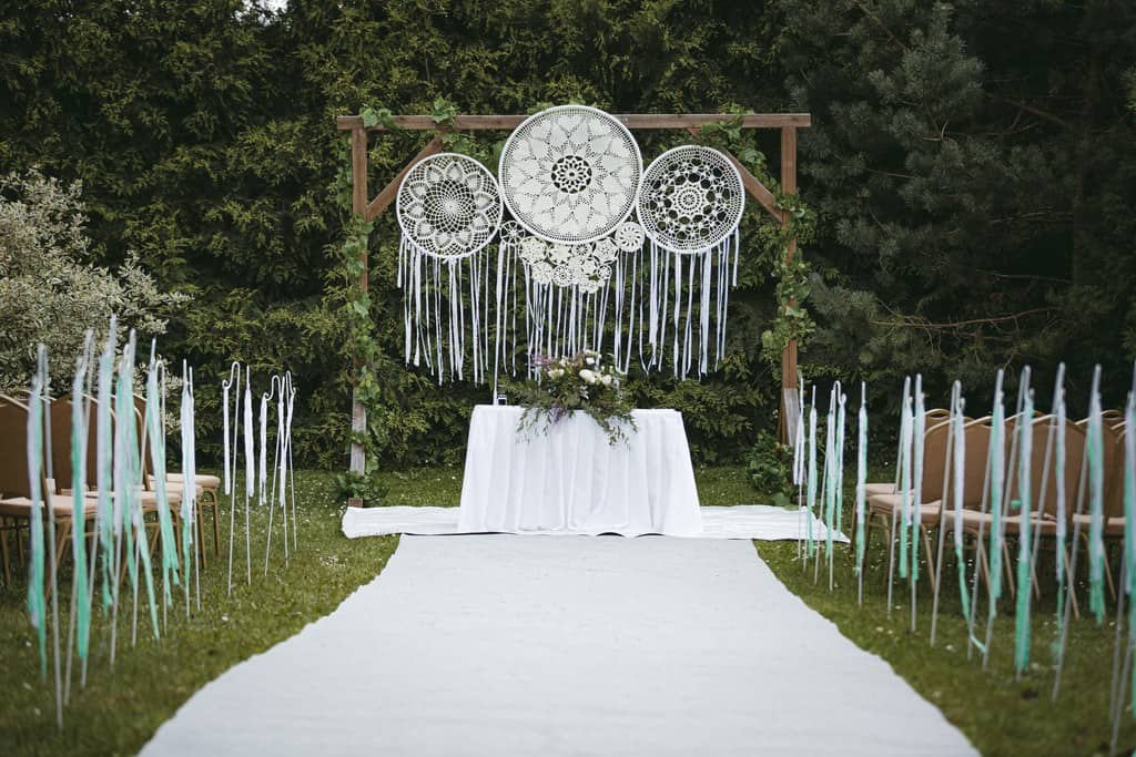 kāzas-dekorācijas-kāzām-altārs-kāzās